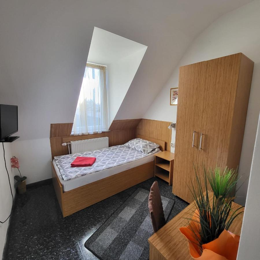 Pension Haus Baron 1 Neckarau MHG Buitenkant foto