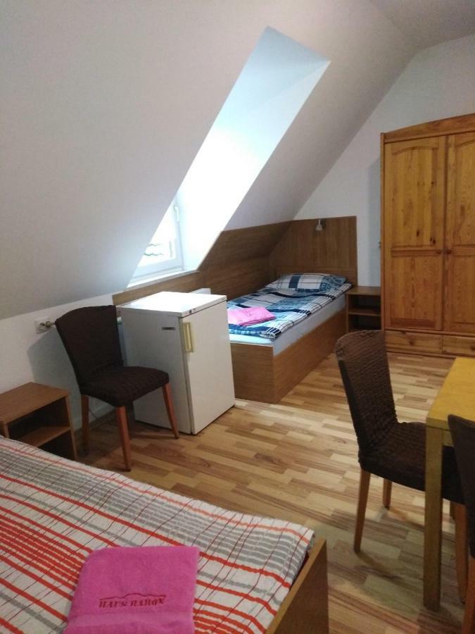 Pension Haus Baron 1 Neckarau MHG Buitenkant foto