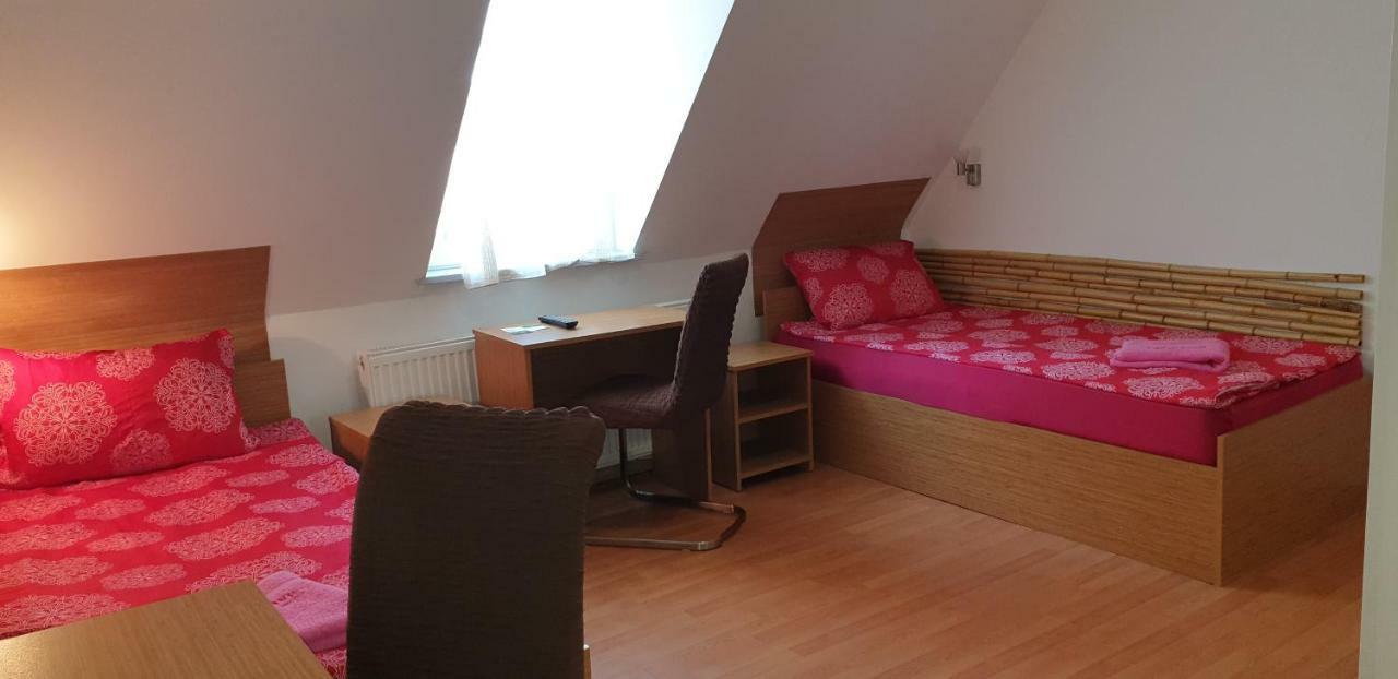 Pension Haus Baron 1 Neckarau MHG Buitenkant foto