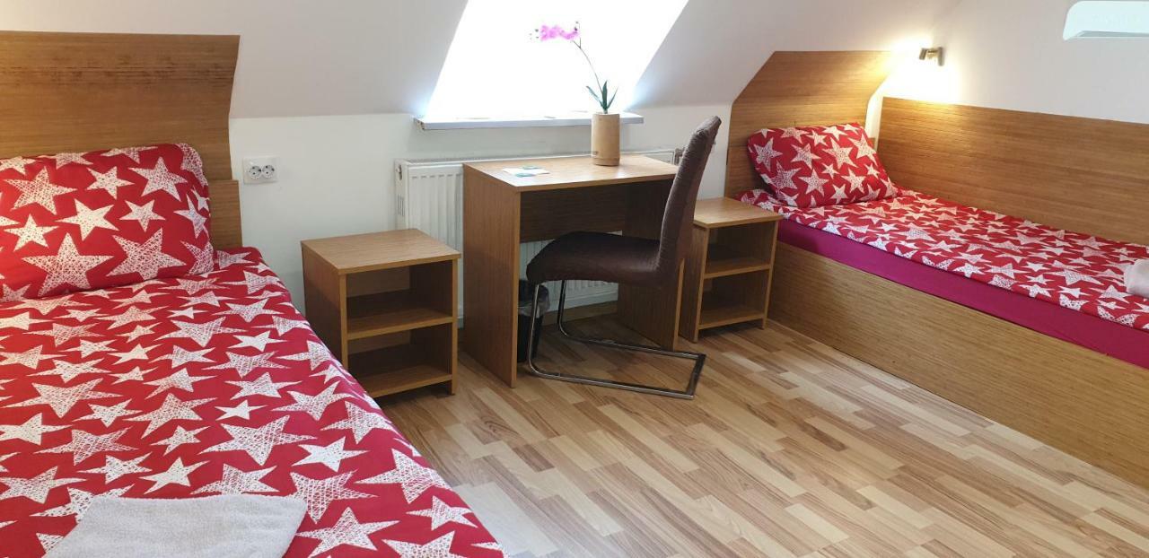 Pension Haus Baron 1 Neckarau MHG Buitenkant foto